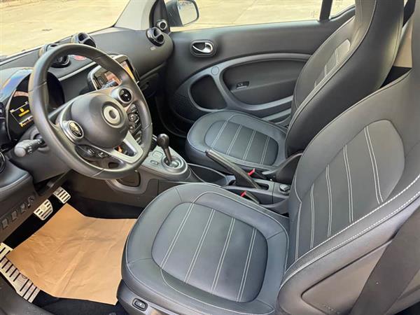 smart fortwo 2019款 0.9T 66千瓦硬顶先锋版 国VI