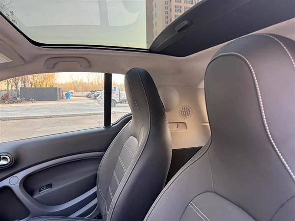 smart fortwo 2019款 0.9T 66千瓦硬顶先锋版 国VI