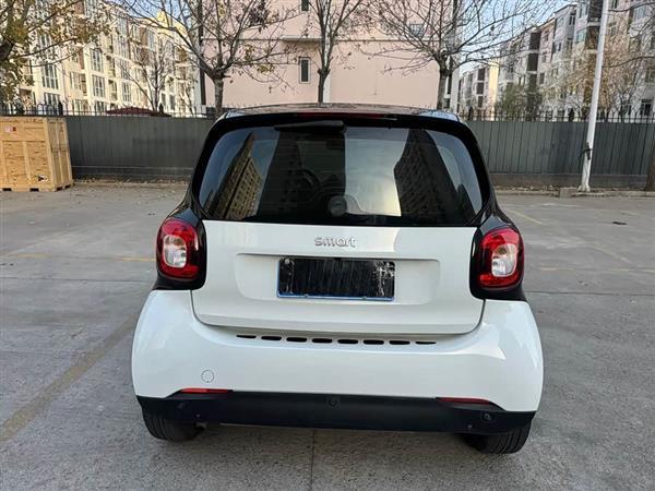smart fortwo 2019款 0.9T 66千瓦硬顶先锋版 国VI