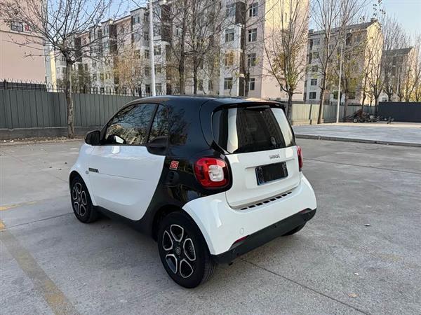 smart fortwo 2019款 0.9T 66千瓦硬顶先锋版 国VI