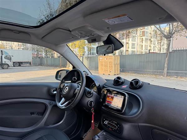 smart fortwo 2019款 0.9T 66千瓦硬顶先锋版 国VI