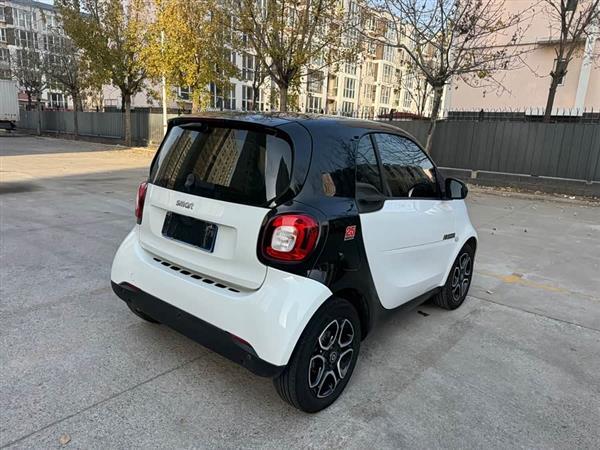 smart fortwo 2019款 0.9T 66千瓦硬顶先锋版 国VI