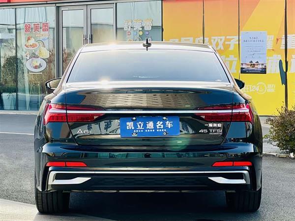 奥迪A6L 2024款 45 TFSI quattro 臻选动感型
