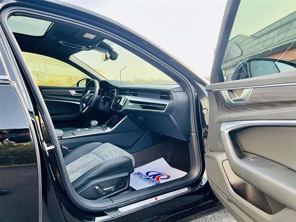 奥迪A6L 2024款 45 TFSI quattro 臻选动感型