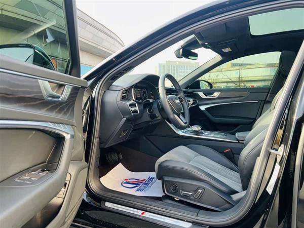 奥迪A6L 2024款 45 TFSI quattro 臻选动感型