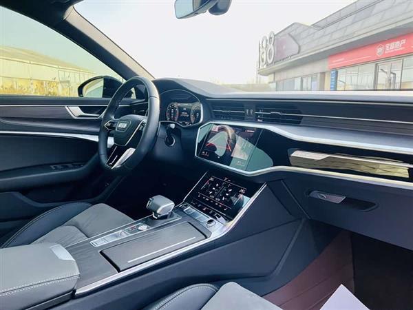 奥迪A6L 2024款 45 TFSI quattro 臻选动感型