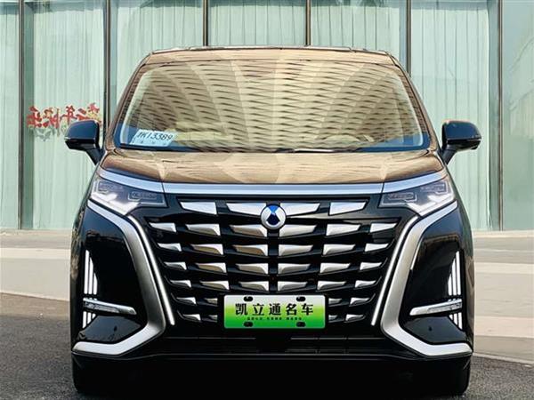 腾势D9 2022款 DM-i 970 四驱尊荣型