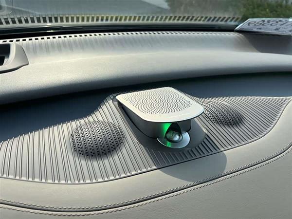 腾势D9 2022款 DM-i 970 四驱尊荣型