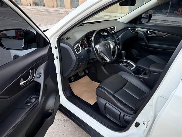 奇骏 2015款 2.0L CVT舒适MAX版 2WD