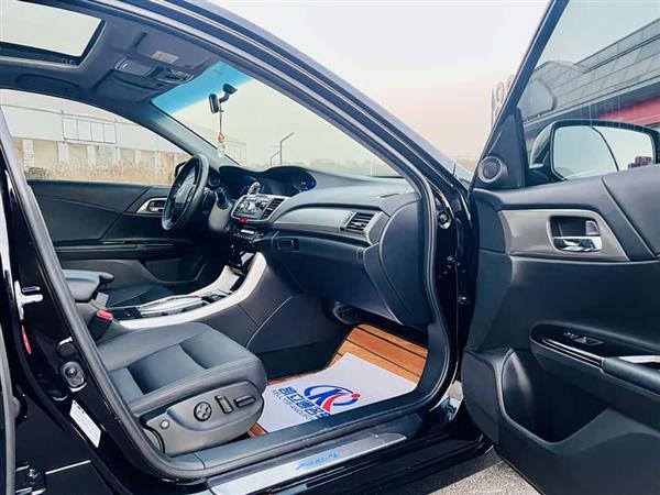 雅阁 2016款 混动 2.0L 锐酷版