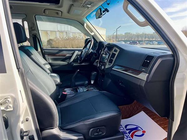 帕杰罗(进口)V97 2018款 3.8L 中东版