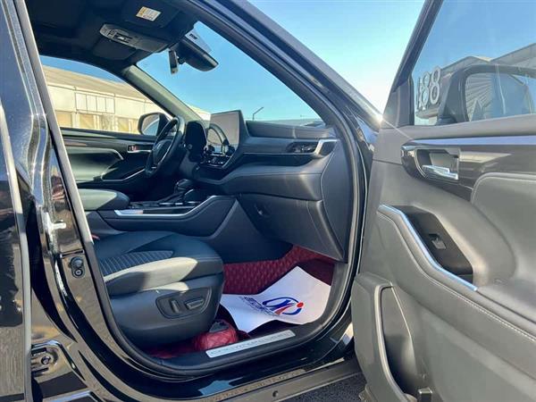 皇冠陆放 2021款 2.5L HEV四驱尊贵版