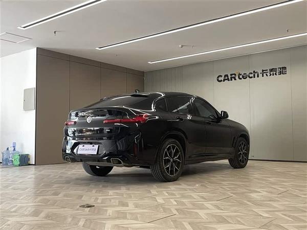 宝马X4 2022款 xDrive 25i M运动套装