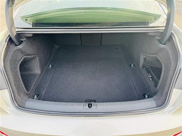 奥迪A4L 2017款 40 TFSI 进取型