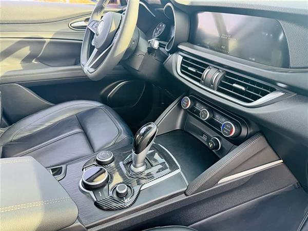 Stelvio斯坦维 2017款 2.0T 200HP 精英版