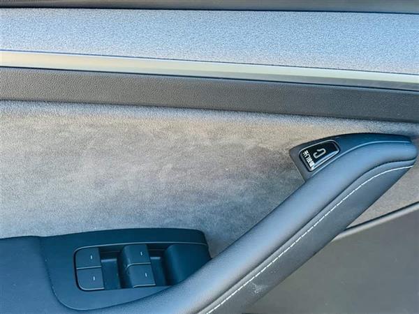 Model Y 2024款 后轮驱动版