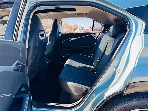 哪吒U 2022款 智400 磷酸铁锂