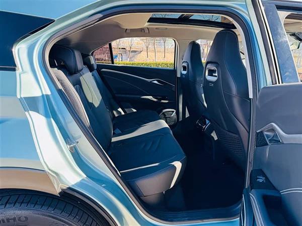 哪吒U 2022款 智400 磷酸铁锂