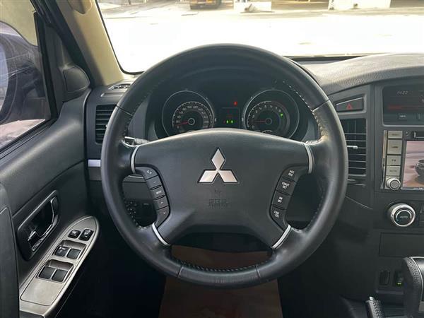 帕杰罗(进口) 2014款 3.0L 精英版