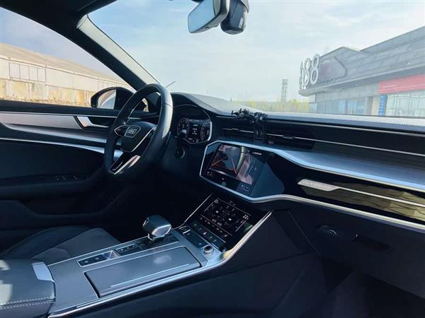 奥迪A6L 2022款 45 TFSI quattro 臻选动感型