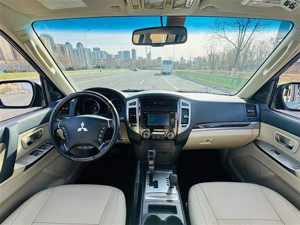 帕杰罗(进口)V97 2018款 3.8L 中东版