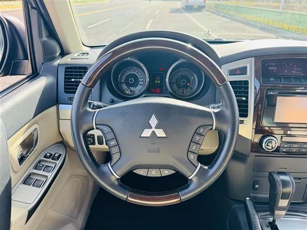 帕杰罗(进口)V97 2018款 3.8L 中东版