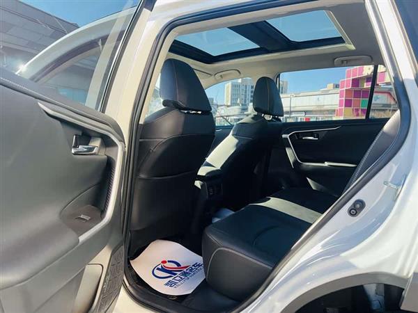RAV4荣放 2023款 2.0L CVT两驱风尚Plus版