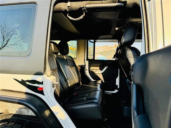 牧马人 2015款 3.0L Sahara 四门舒享版