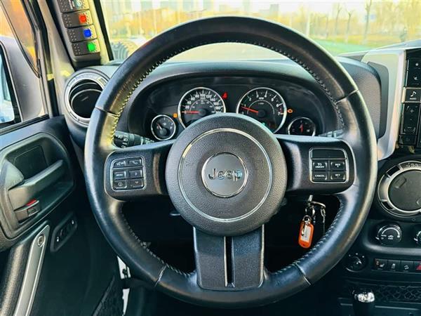 牧马人 2015款 3.0L Sahara 四门舒享版