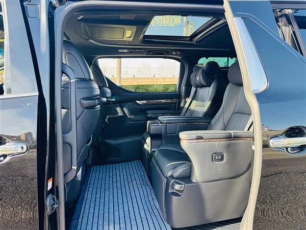 威尔法 2023款 皇冠 双擎 2.5L HV豪华版