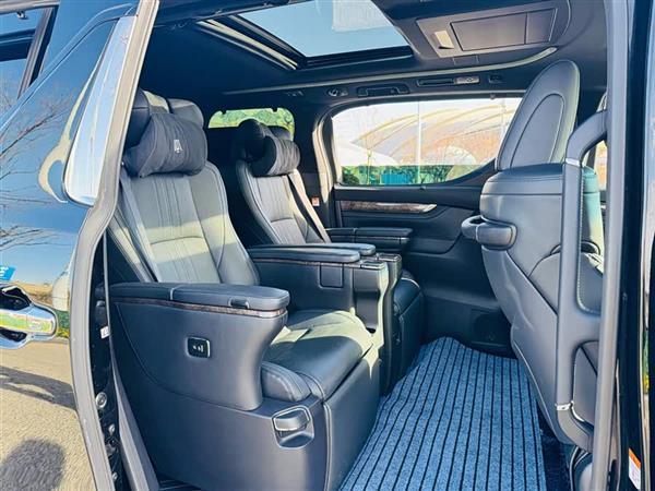 威尔法 2023款 皇冠 双擎 2.5L HV豪华版