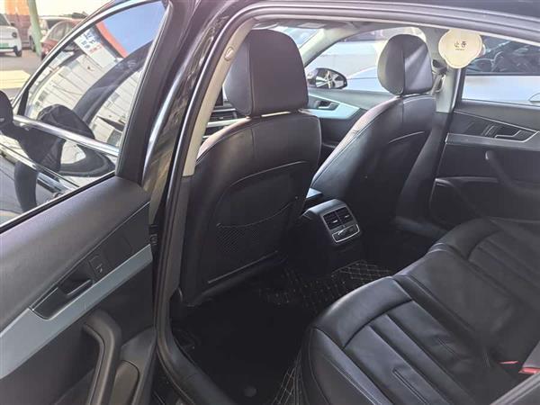 奥迪A4L 2018款 30周年年型 40 TFSI 时尚型