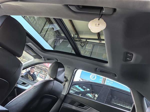 奥迪A4L 2018款 30周年年型 40 TFSI 时尚型