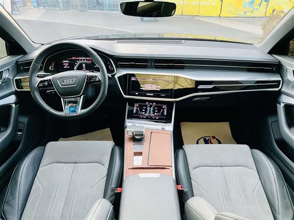 奥迪A6L 2024款 45 TFSI 臻选动感型