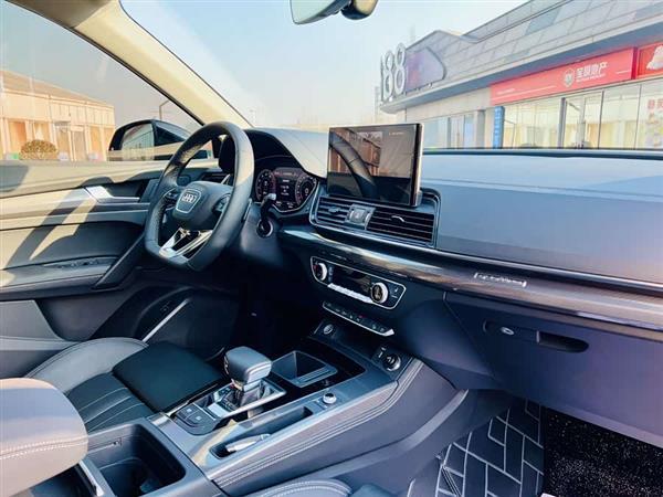 奥迪Q5L 2022款 40T 豪华动感型