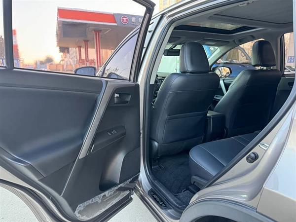 RAV4荣放 2016款 2.5L 自动四驱精英版