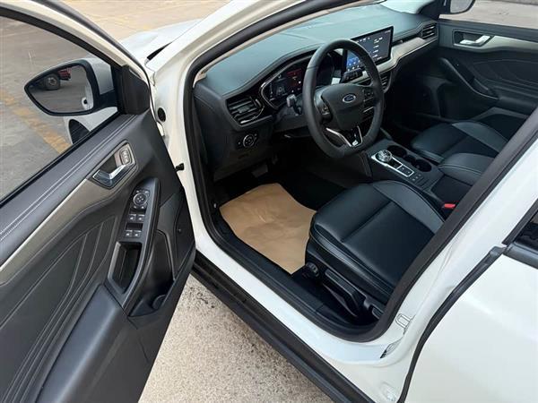 福克斯 2021款 三厢 EcoBoost 180 自动锋潮型