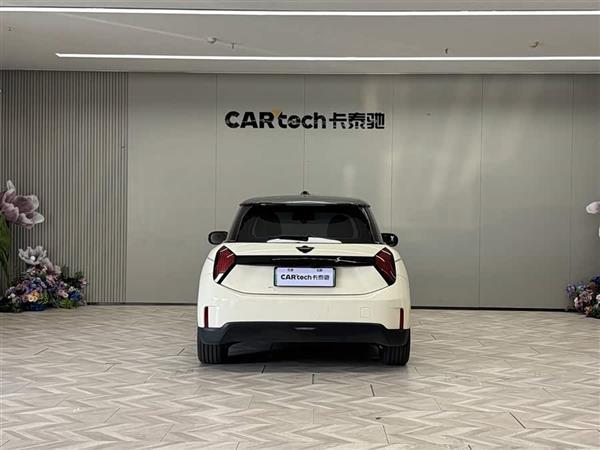 电动MINI COOPER 2024款 452km COOPER SE 艺术家