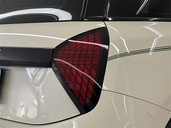 电动MINI COOPER 2024款 452km COOPER SE 艺术家