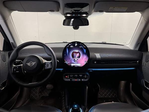 电动MINI COOPER 2024款 452km COOPER SE 艺术家