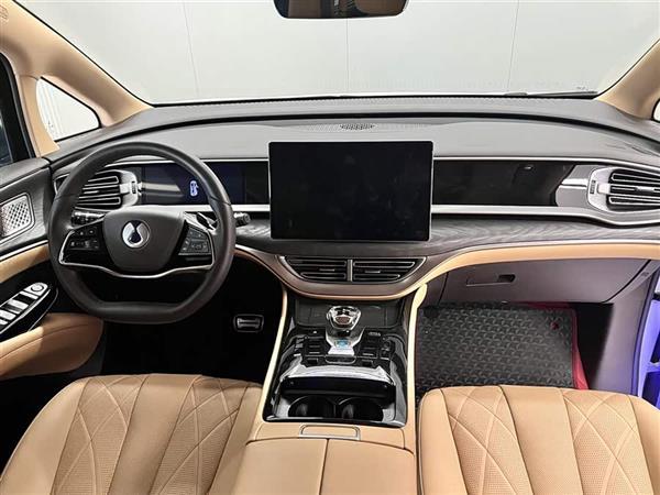 腾势D9 2025款 DM-i 智驾版 1020 四驱尊享型