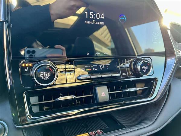 皇冠陆放 2024款 2.5L HEV四驱尊贵版