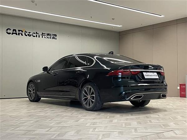 捷豹XFL 2023款 XFL 2.0T P250 两驱精英运动版