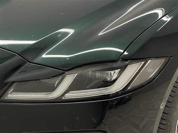 捷豹XFL 2023款 XFL 2.0T P250 两驱精英运动版