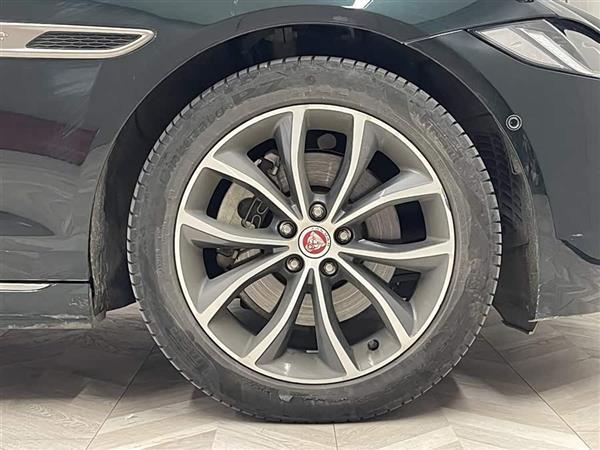 捷豹XFL 2023款 XFL 2.0T P250 两驱精英运动版