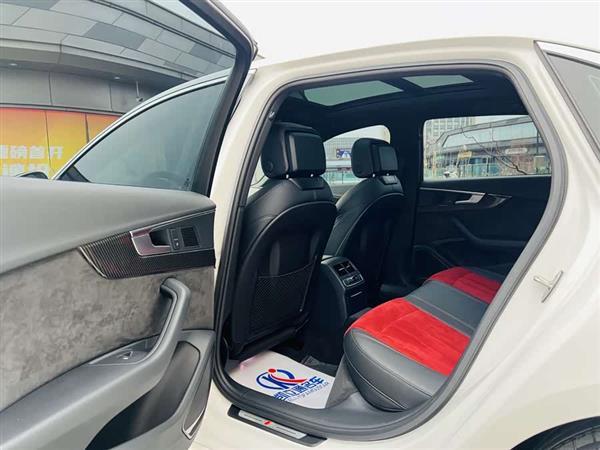 奥迪A4L 2020款 45 TFSI quattro 臻选动感型