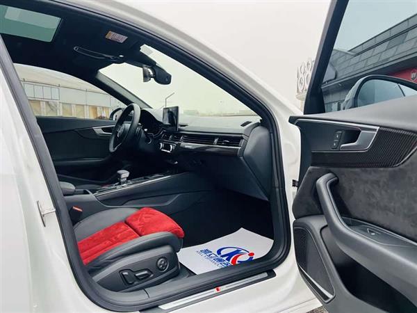 奥迪A4L 2020款 45 TFSI quattro 臻选动感型