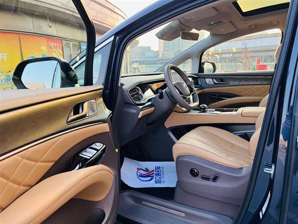 腾势D9 2022款 DM-i 1040 尊贵型