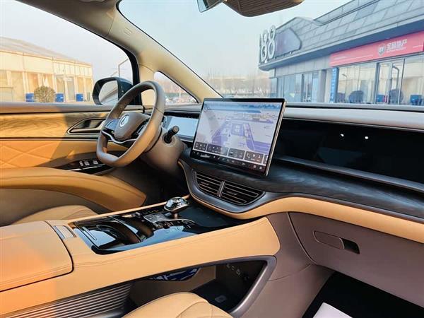 腾势D9 2022款 DM-i 1040 尊贵型