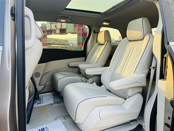 别克GL8 2022款 陆上公务舱 652T 尊贵型